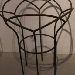 Plantesøjle Med Udformet Blomster Top - Str. 1.